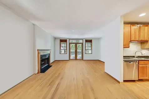 917 West Lakeside Place Chicago IL 60640