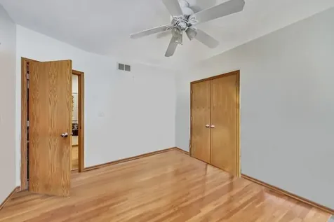 917 West Lakeside Place Chicago IL 60640