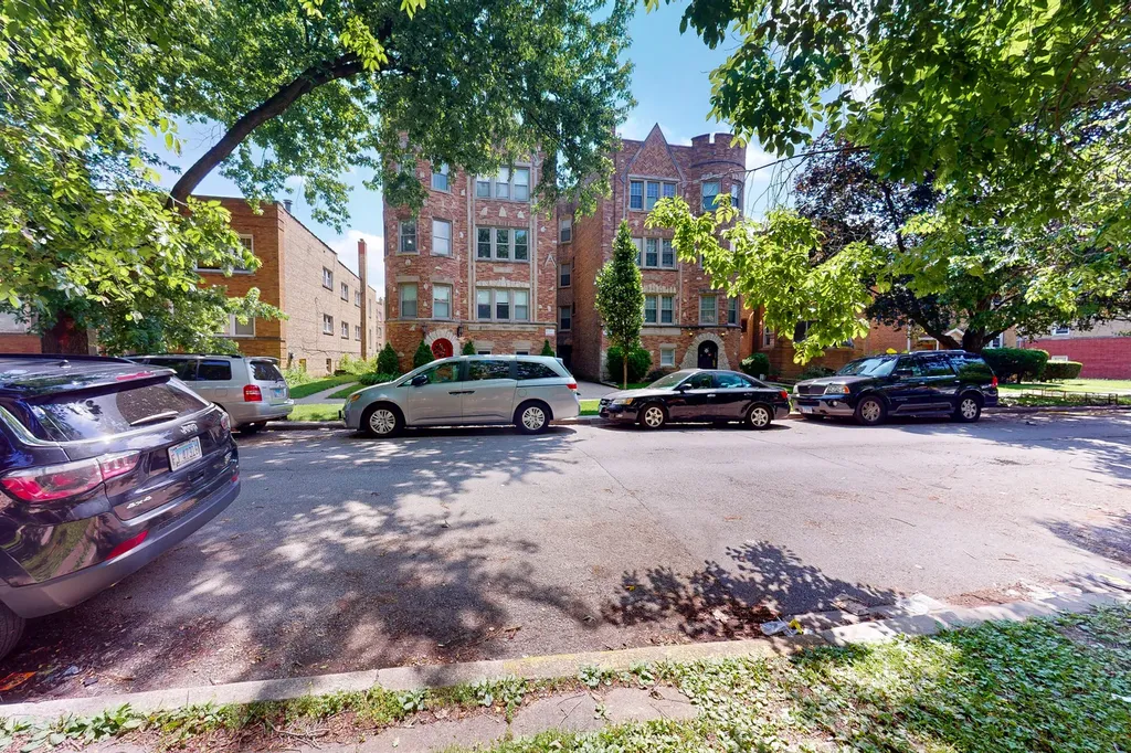 6531 North Francisco Avenue N Chicago IL 60645