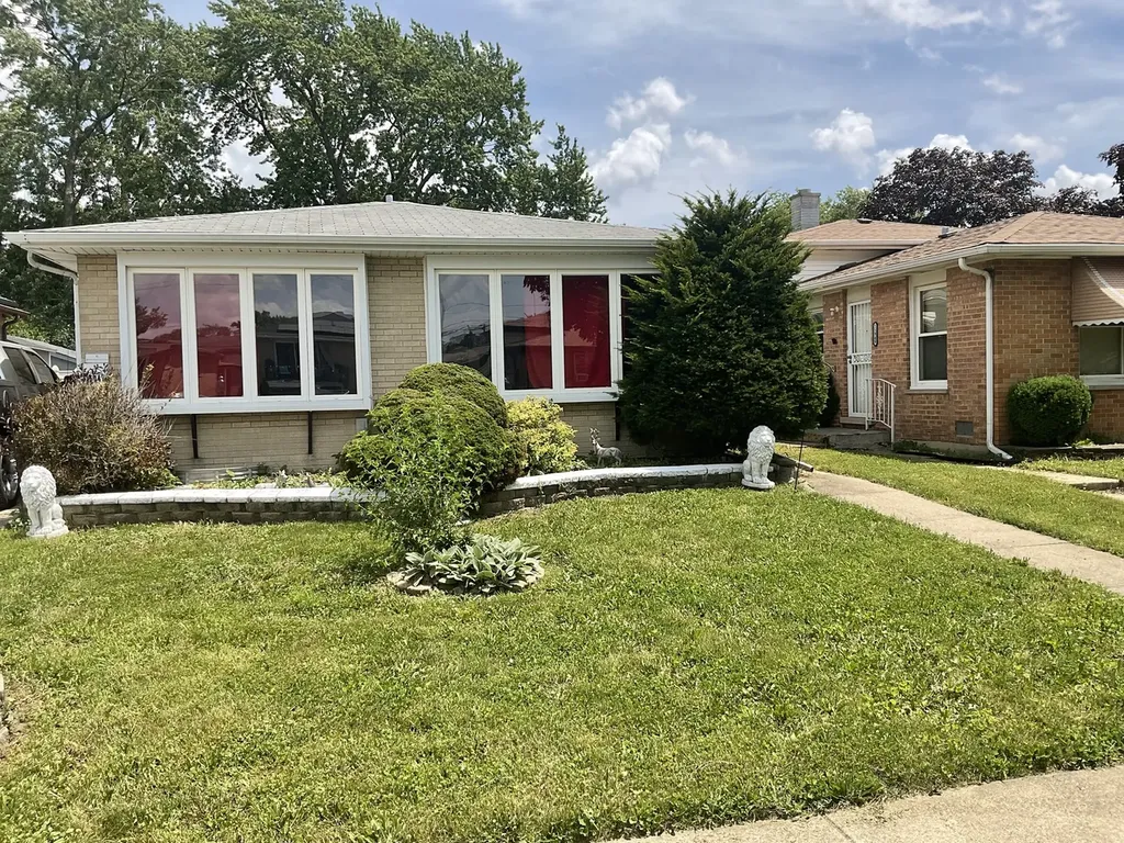 15947 Vine Avenue Harvey IL 60426