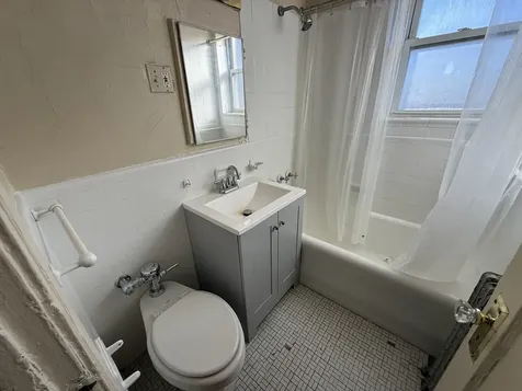 6930 North Greenview Avenue Chicago IL 60626