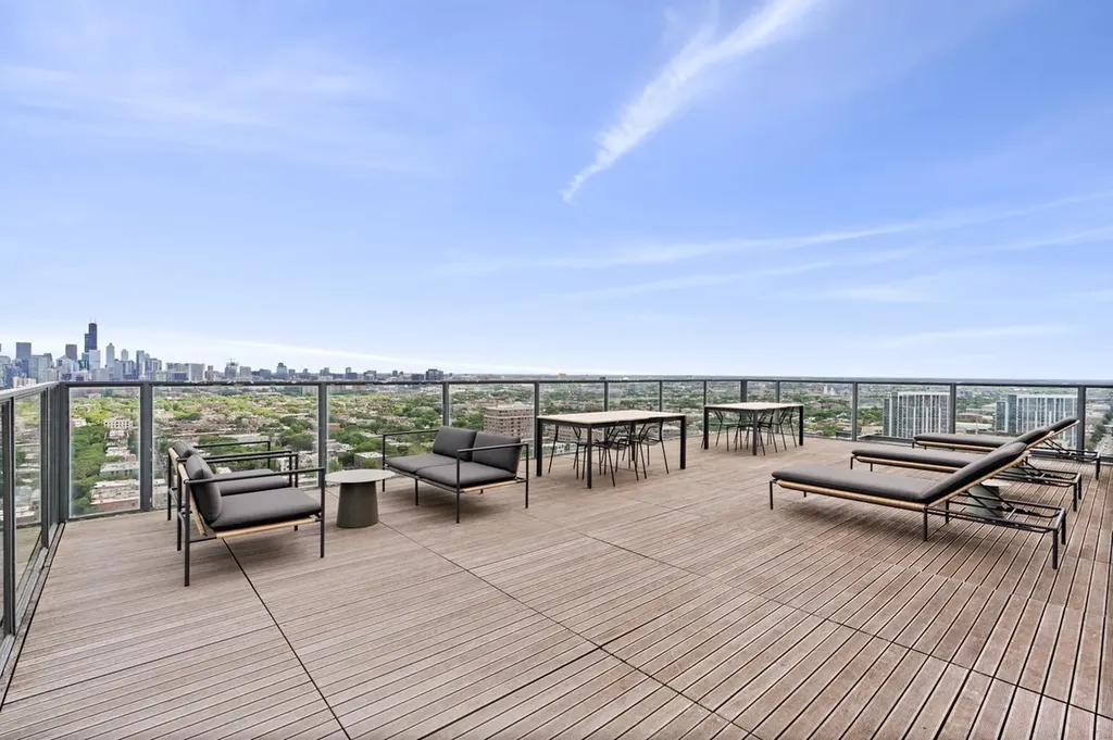 2400 North Lakeview Avenue Chicago IL 60614