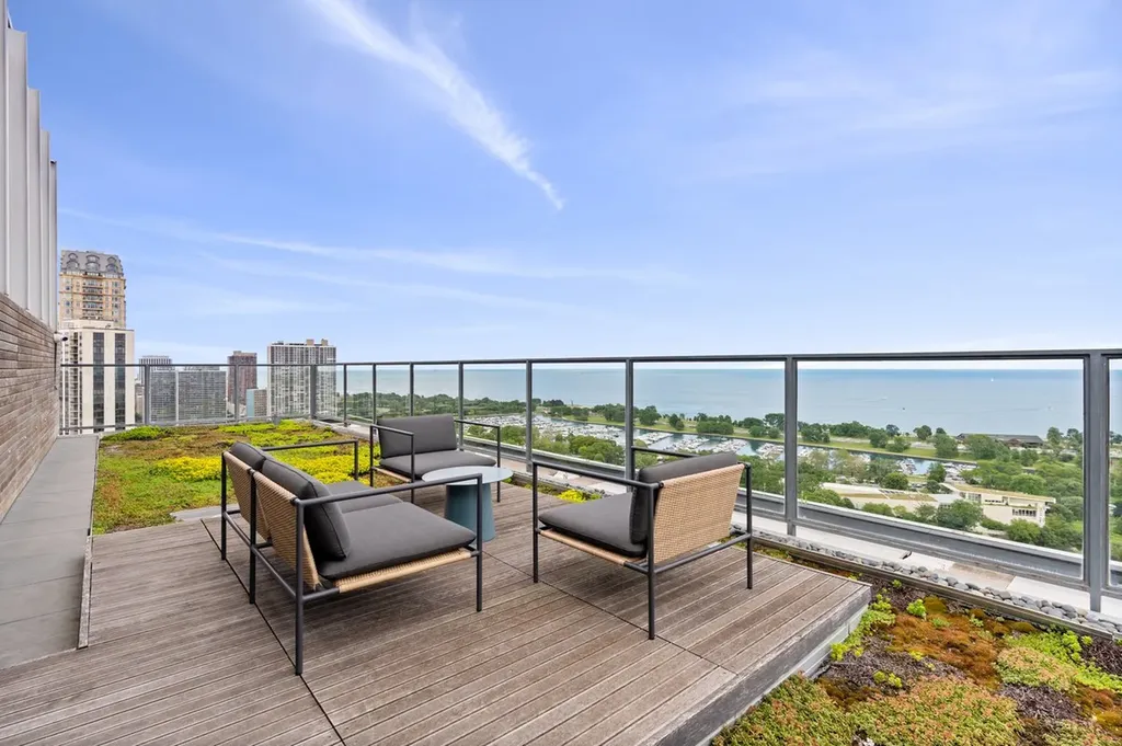 2400 North Lakeview Avenue Chicago IL 60614