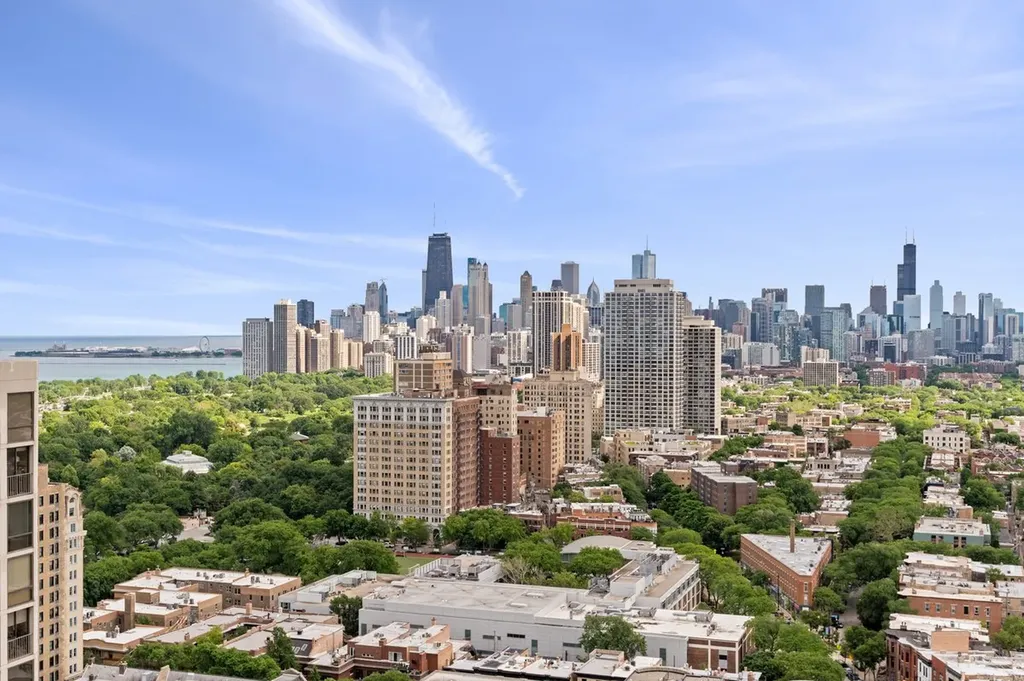 2400 North Lakeview Avenue Chicago IL 60614