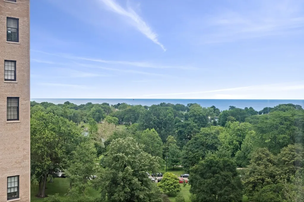 2400 North Lakeview Avenue Chicago IL 60614
