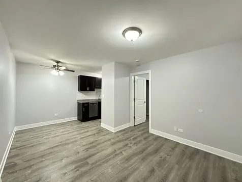 4616 North Beacon Street Chicago IL 60640