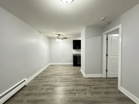 4616 North Beacon Street Chicago IL 60640