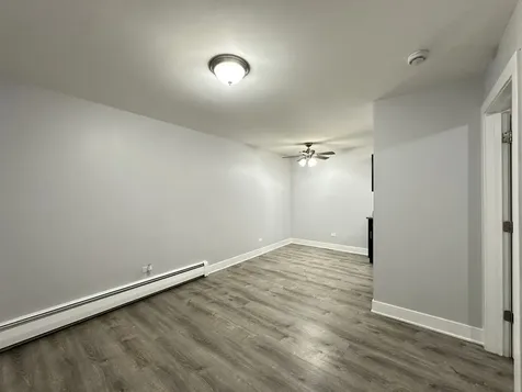 4616 North Beacon Street Chicago IL 60640