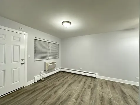 4616 North Beacon Street Chicago IL 60640