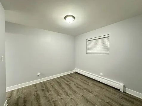 4616 North Beacon Street Chicago IL 60640
