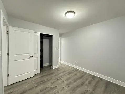 4616 North Beacon Street Chicago IL 60640