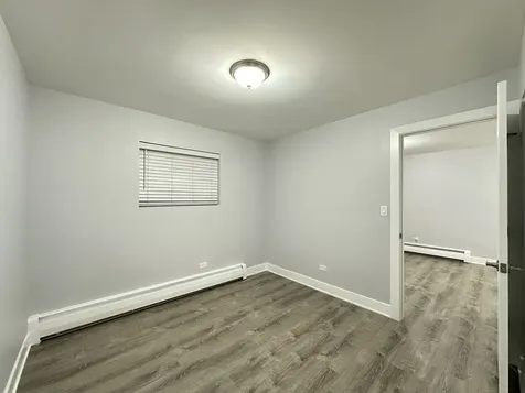4616 North Beacon Street Chicago IL 60640