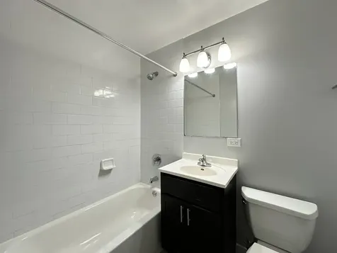 4616 North Beacon Street Chicago IL 60640
