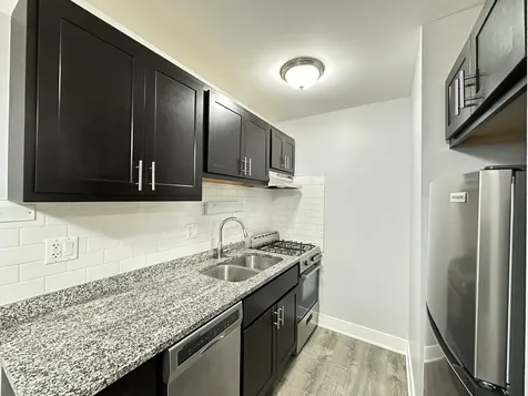 4616 North Beacon Street Chicago IL 60640