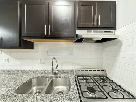 4616 North Beacon Street Chicago IL 60640