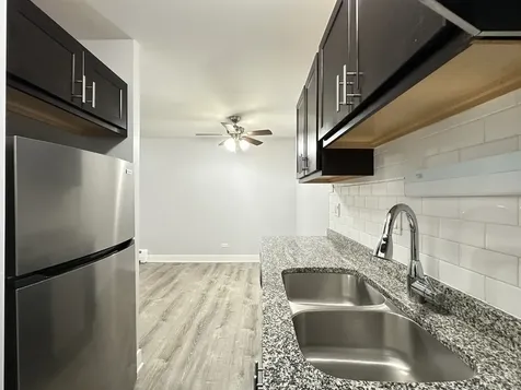 4616 North Beacon Street Chicago IL 60640