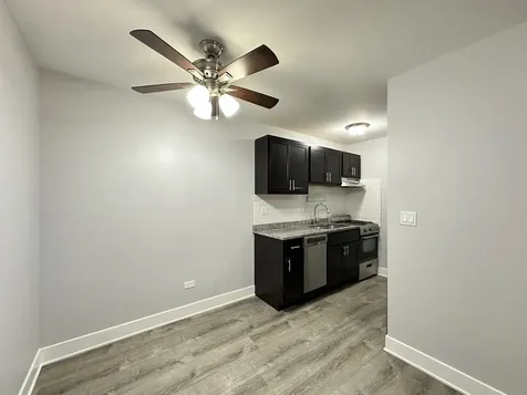 4616 North Beacon Street Chicago IL 60640