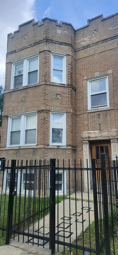 4854 West Potomac Avenue Chicago IL 60651