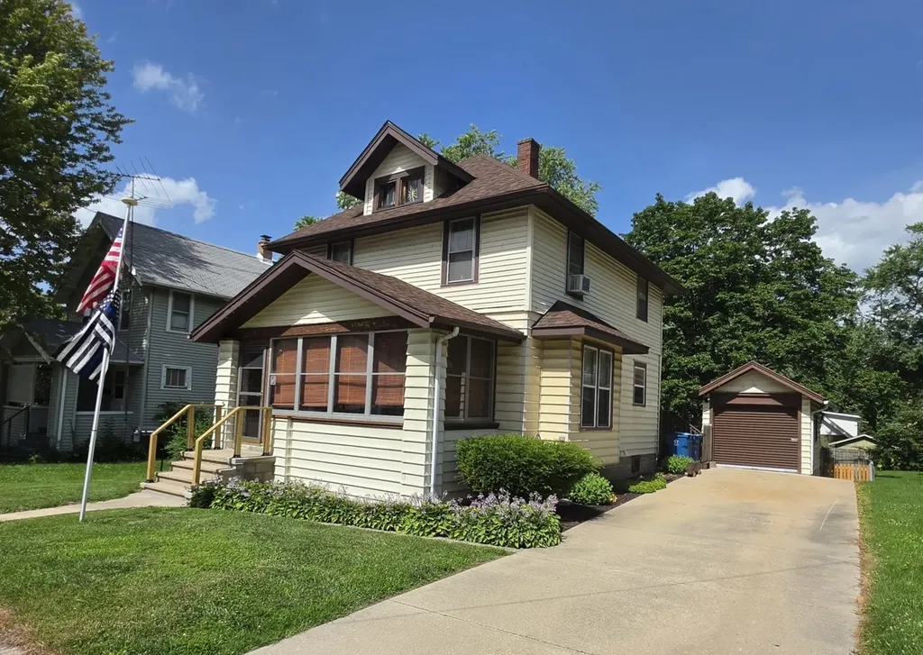 906 S Galena Avenue Dixon IL 61021