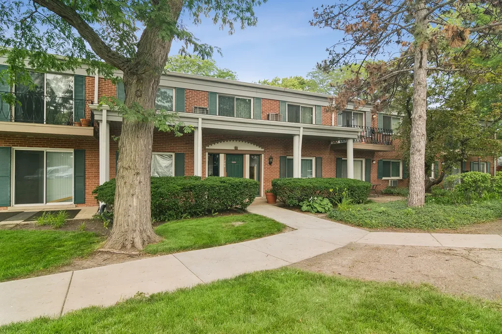 706 East Algonquin Road Arlington Heights IL 60005