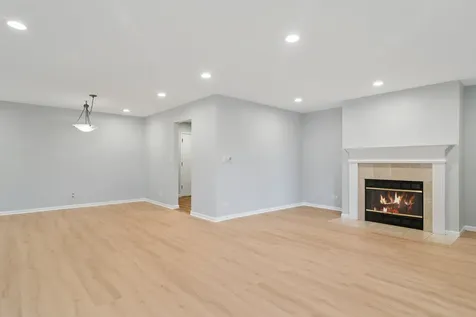 706 East Algonquin Road Arlington Heights IL 60005