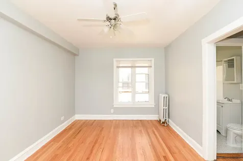 4602 North Beacon Street Chicago IL 60640