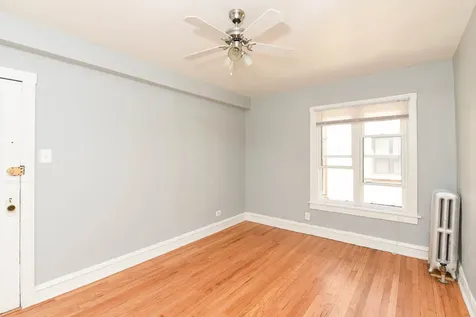 4602 North Beacon Street Chicago IL 60640