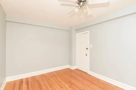 4602 North Beacon Street Chicago IL 60640