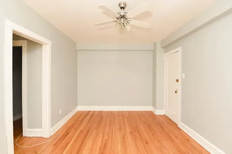 4602 North Beacon Street Chicago IL 60640