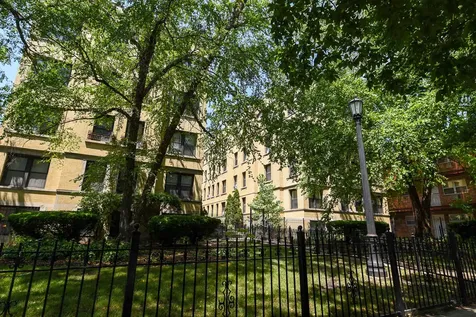 4602 North Beacon Street Chicago IL 60640
