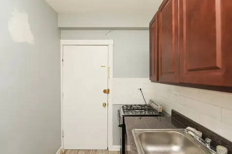 4602 North Beacon Street Chicago IL 60640