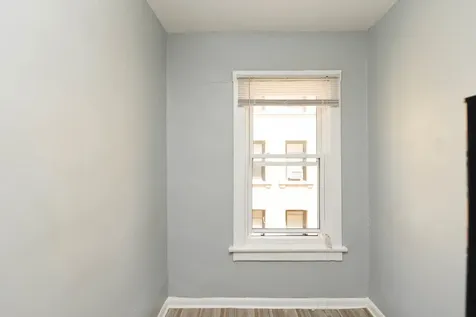 4602 North Beacon Street Chicago IL 60640