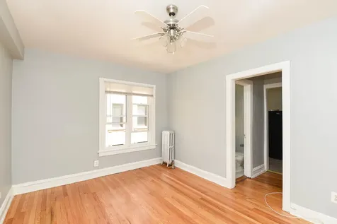 4602 North Beacon Street Chicago IL 60640