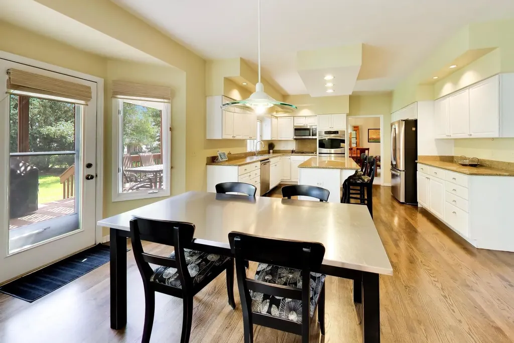 712 De Lasalle Court Naperville IL 60565