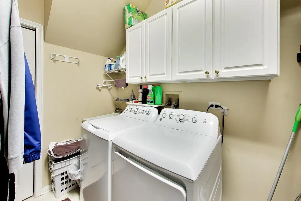 712 De Lasalle Court Naperville IL 60565