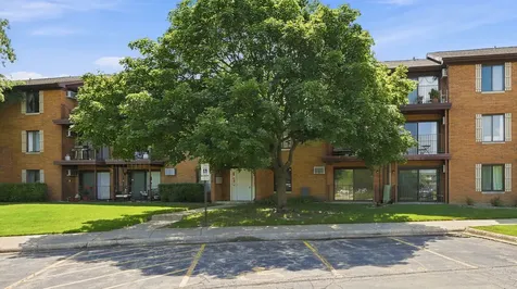 645 North Briar Hill Lane Addison IL 60101