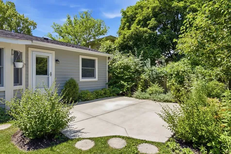 460 Trinity Court Buffalo Grove IL 60089