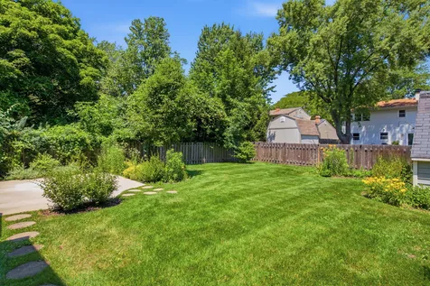 460 Trinity Court Buffalo Grove IL 60089