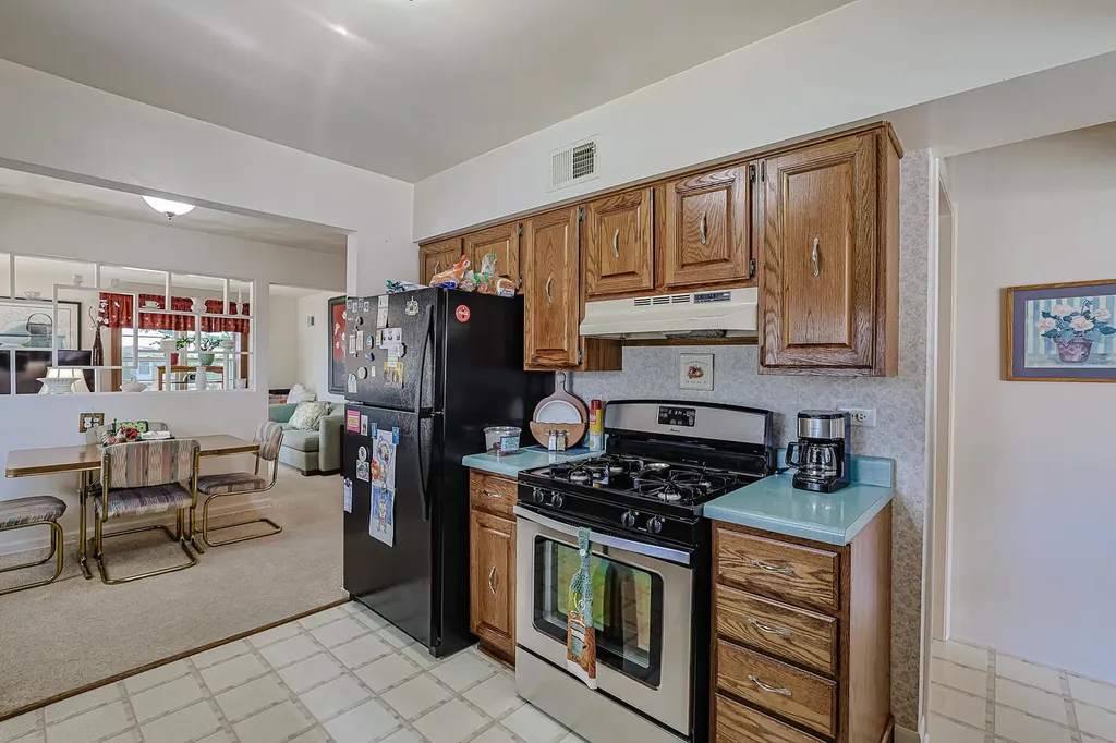 325 South Lodge Lane Lombard IL 60148