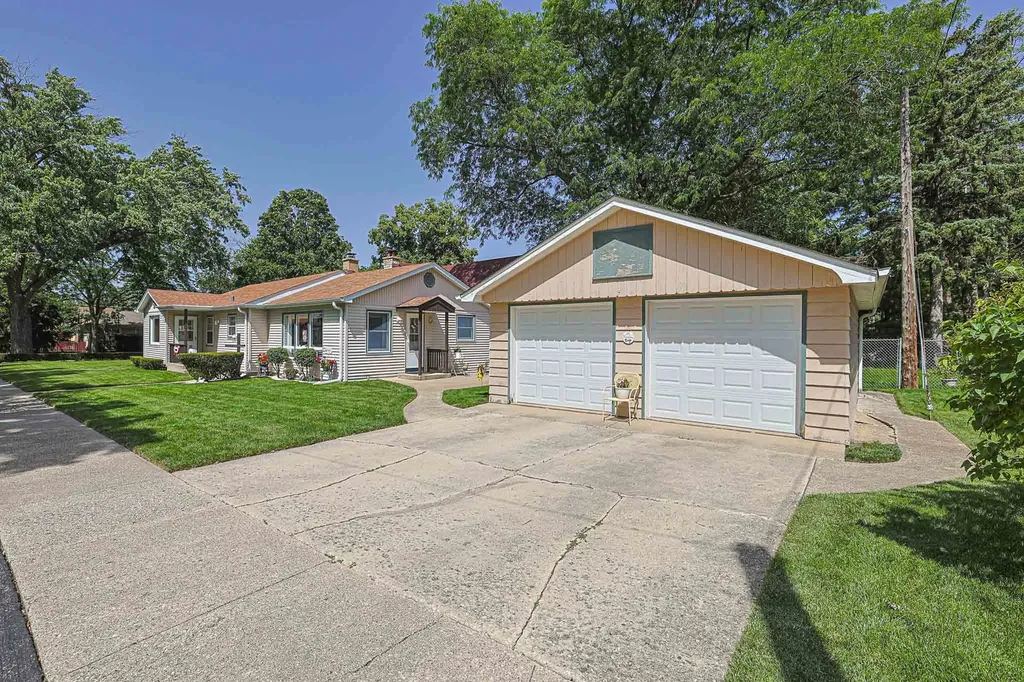 325 South Lodge Lane Lombard IL 60148
