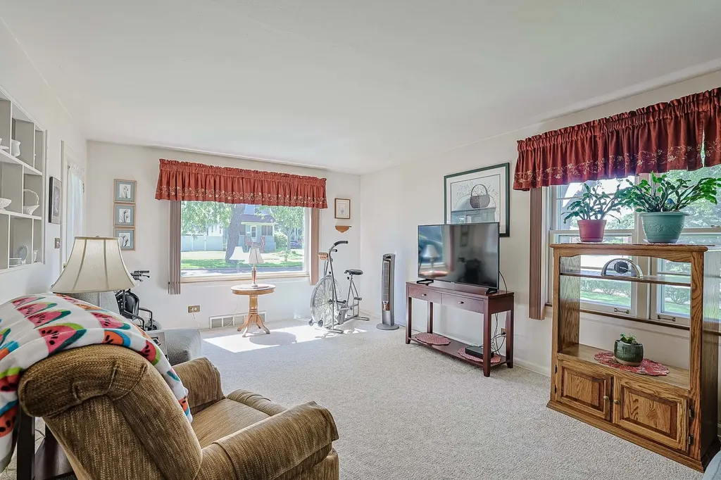 325 South Lodge Lane Lombard IL 60148