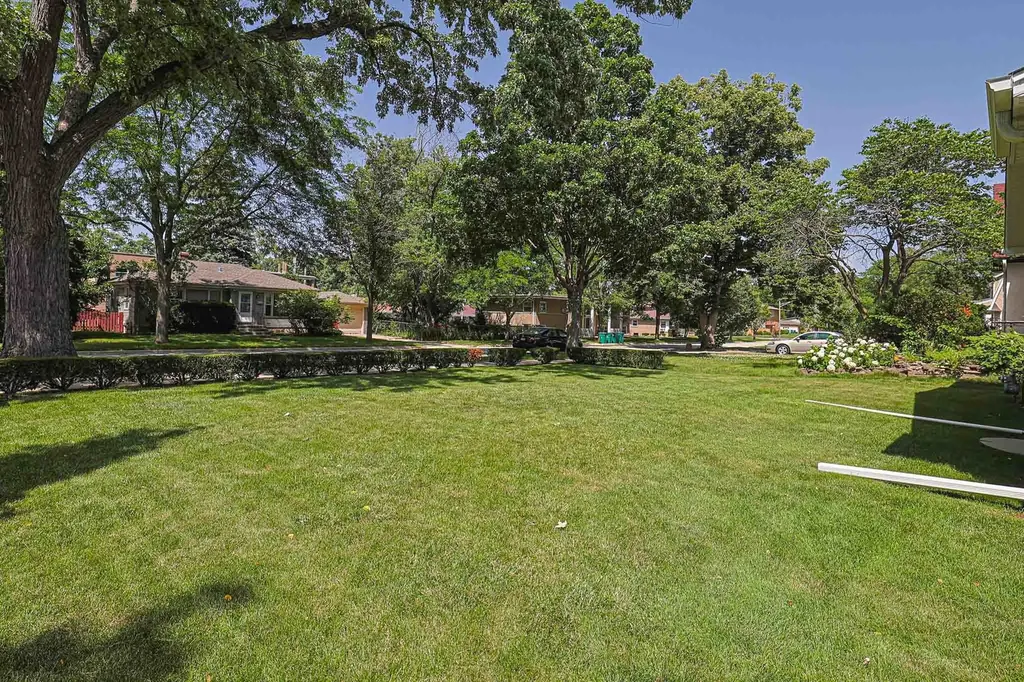325 South Lodge Lane Lombard IL 60148