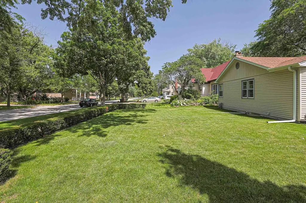 325 South Lodge Lane Lombard IL 60148