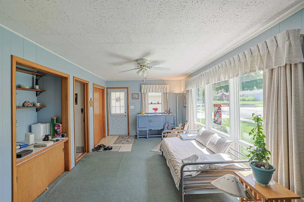 325 South Lodge Lane Lombard IL 60148