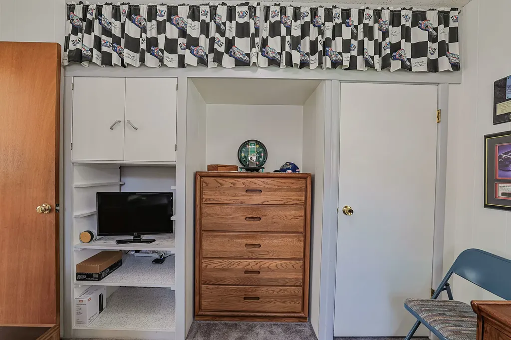 325 South Lodge Lane Lombard IL 60148