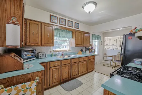 325 South Lodge Lane Lombard IL 60148