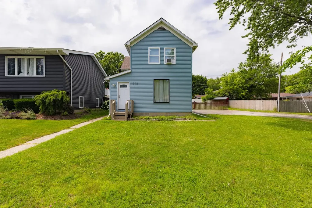 1904 Ezra Avenue Zion IL 60099