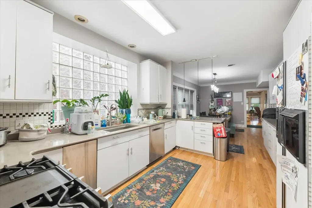 2215 West Arthur Avenue Chicago IL 60645