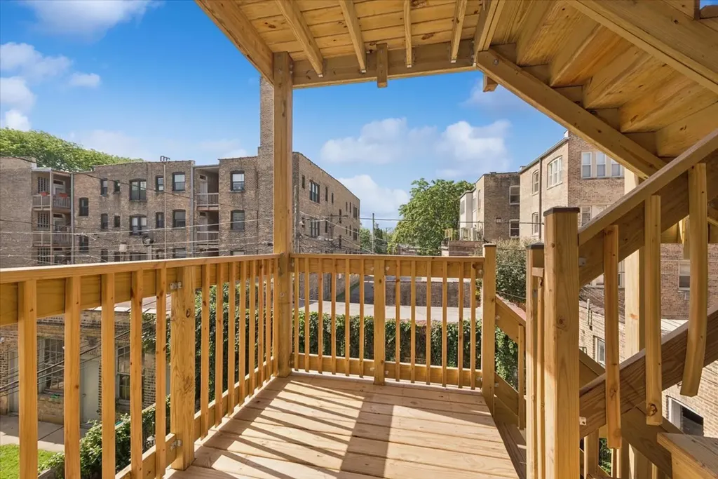 2215 West Arthur Avenue Chicago IL 60645