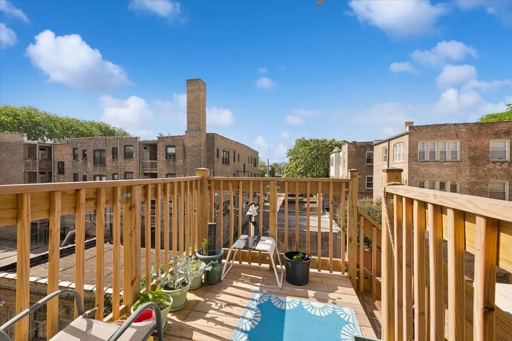 2215 West Arthur Avenue Chicago IL 60645